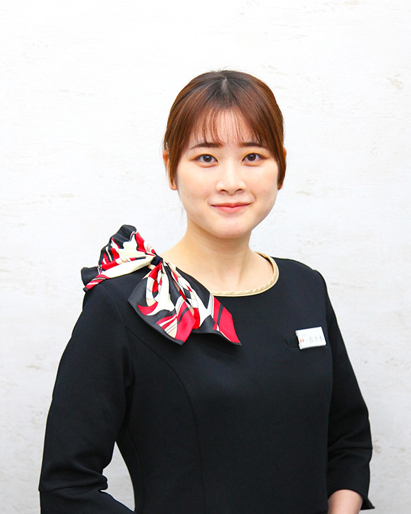 スタッフの顔写真