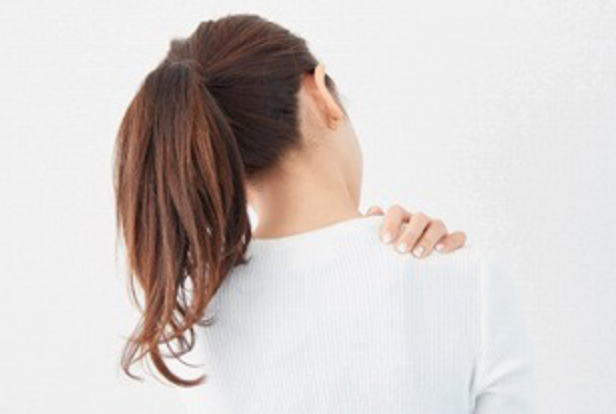 脇こりが肩こりを引き起こす？